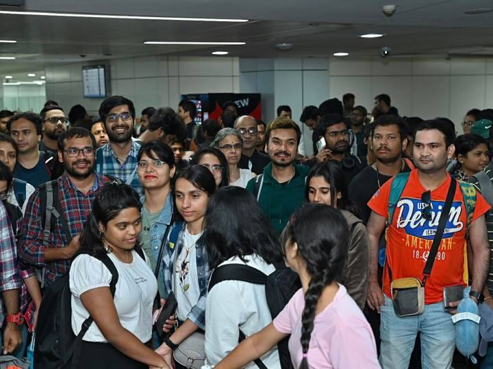 operation Ajay first flight reached IGI Airport Delhi from Israel Union Minister Rajeev Chandrasekhar Thanks PM Modi इजरायल से 212 भारतीयों की वतन वापसी, दिल्ली पहुंची ऑपरेशन अजय की पहली फ्लाइट, केंद्रीय मंत्री ने पीएम मोदी को कहा थैंक्यू