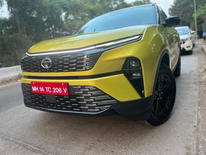 In terms of styling, the new Harrier facelift gets a welcome and goodbye signature plus connected LED lighting. The grille design is also new with a parametric pattern now while there is a new 'fearless yellow' shade as well.