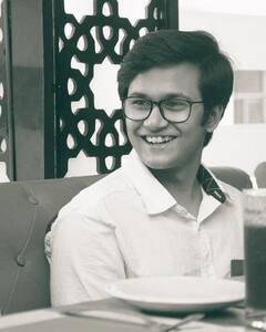 Rwitobroto Mkherjee: স্কুলে পড়ার সময় বান্ধবীর সঙ্গে প্রেম, ছোটবেলার পুজোর স্মৃতি ভাগ করে নিলেন ঋতব্রত মুখোপাধ্য়ায়