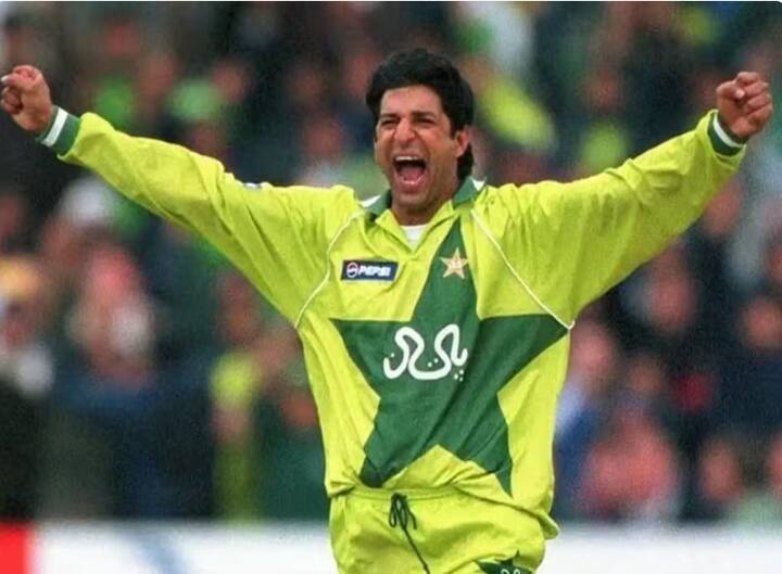 ਇਸ ਸੂਚੀ 'ਚ ਪਾਕਿਸਤਾਨ ਦੇ ਸਾਬਕਾ ਤੇਜ਼ ਗੇਂਦਬਾਜ਼ ਵਸੀਮ ਅਕਰਮ ਤੀਜੇ ਸਥਾਨ 'ਤੇ ਹਨ। ਅੰਤਰਰਾਸ਼ਟਰੀ ਕ੍ਰਿਕਟ ਵਿੱਚ ਕੁੱਲ 916 ਵਿਕਟਾਂ ਲੈਣ ਵਾਲੇ ਵਸੀਮ ਦੀ ਕੁੱਲ ਜਾਇਦਾਦ 40 ਮਿਲੀਅਨ ਅਮਰੀਕੀ ਡਾਲਰ (333 ਕਰੋੜ ਰੁਪਏ) ਦੇ ਕਰੀਬ ਹੈ।