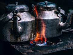 क्या 10 मिनट तक चाय रखने पर वो जहर हो जाती है? जानिए उसे दोबारा गर्म करके क्यों नहीं पीना चाहिए