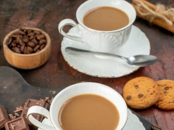 'टाइम्स ऑफ इंडिया' में छपी खबर के मुताबिक अगर आपने तुरंत कोई चाय बनाई है यानि 15 या 20 मिनट पहले की तो उसे दोबारा गर्म कर सकते हैं. इससे कोई नुकसान नहीं है. वहीं एक्सपर्ट कहते हैं कि कोशिश करें कि चाय हमेशा फ्रेश पिएं. दोबारा गर्म नहीं करेंगे तो बेहतर होगा. अगर आपकी तुरंत की बनाई चाय ठंडी हो गई है तो उसे गर्म करके पी सकते हैं लेकिन इसकी आदत न डालें.