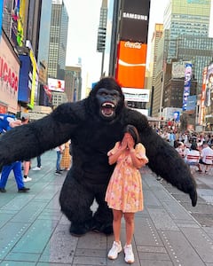 న్యూయార్క్ వీధుల్లో విహరిస్తున్న ఈ హీరోయిన్‌ను గుర్తుపట్టారా?