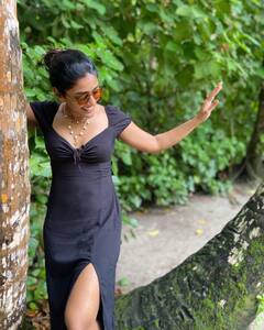 ‘ఎంతో ఆనందంగా ఉన్నా’ - నల్ల డ్రస్సులో ఈషా రెబ్బ సూపర్ లుక్స్!