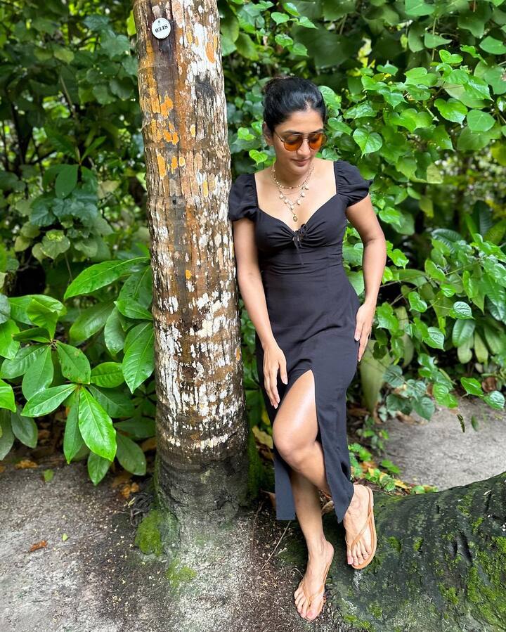 ఇందులో ఆమె ఫుల్ బ్లాక్ అవుట్ ఫిట్‌లో ఉన్నారు.