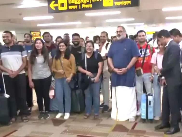 'Operation Ajay': First flight carrying 212 Indians from Israel lands in Delhi Operation Ajay: ఇజ్రాయెల్ నుంచి  212 మందితో భారత్ చేరుకున్న విమానం