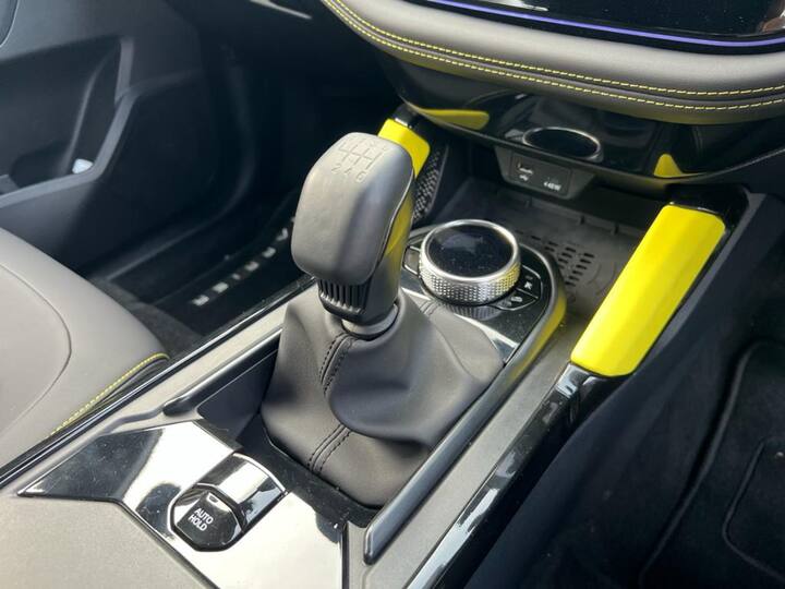 The 2.0l diesel engine remains but there is a new EPS electric power steering system with steering paddle shifters. Terrain response modes (Normal, Rough and wet) and Multi Drive Modes (Eco, City & Sports) are there too. Gearbox options include a 6-speed auto and a manual.