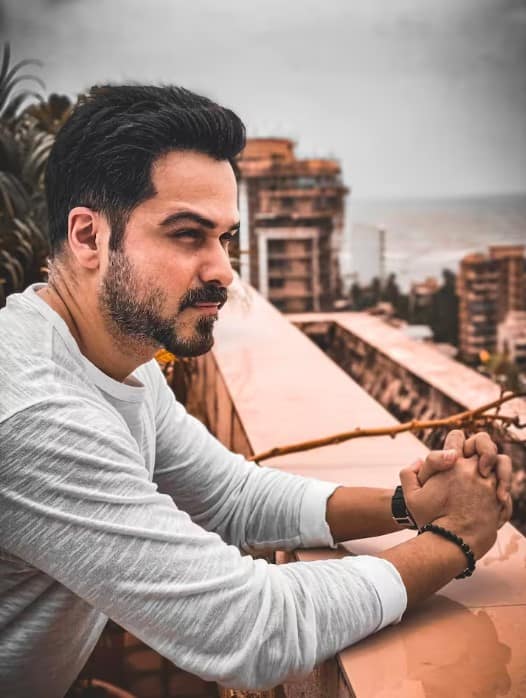 ਇਮਰਾਨ ਹਾਸ਼ਮੀ ਦੇ ਘਰ ਦੀ ਛੱਤ ਕਾਫੀ ਵੱਡੀ ਅਤੇ ਖੁੱਲ੍ਹੀ ਹੈ। ਮੁੰਬਈ ਤੋਂ ਇਲਾਵਾ ਇੱਥੋਂ ਸਮੁੰਦਰ ਦਾ ਖੂਬਸੂਰਤ ਨਜ਼ਾਰਾ ਵੀ ਦੇਖਣ ਨੂੰ ਮਿਲਦਾ ਹੈ।