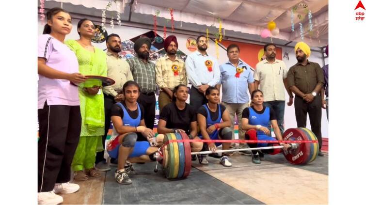 khedan watan punjab diyan DC Sangrur Jitendra Jorwal himself participated in the weight lifting competition DC Sangrur Jitendra Jorwal: ਡੀਸੀ ਸੰਗਰੂਰ ਜਤਿੰਦਰ ਜੋਰਵਾਲ ਨੇ ਖੁਦ ਵੇਟ ਲਿਫਟਿੰਗ ਮੁਕਾਬਲੇ 'ਚ ਲਿਆ ਹਿੱਸਾ, ਲੜਕੇ-ਲੜਕੀਆਂ ਦਾ ਇੰਝ ਵਧਿਆ ਉਤਸ਼ਾਹ