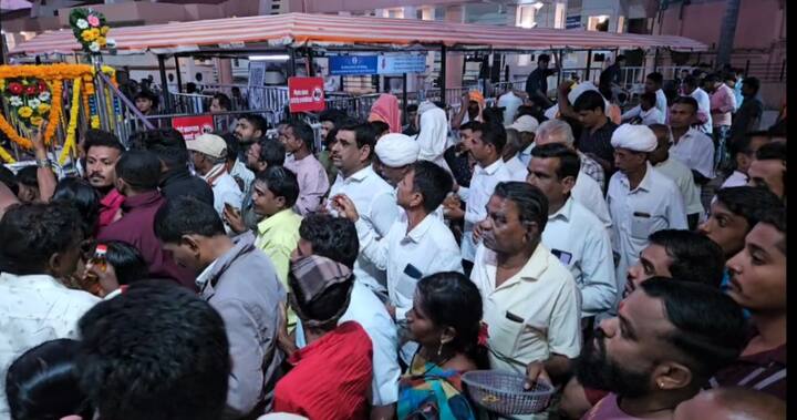 अमावस्या शनिवारी आली असल्याने अहमदनगरच्या श्री क्षेत्र शनिशिंगणापूर (Shani Shingnapur) येथे भाविकांची मांदियाळी पाहायला मिळणार आहे.