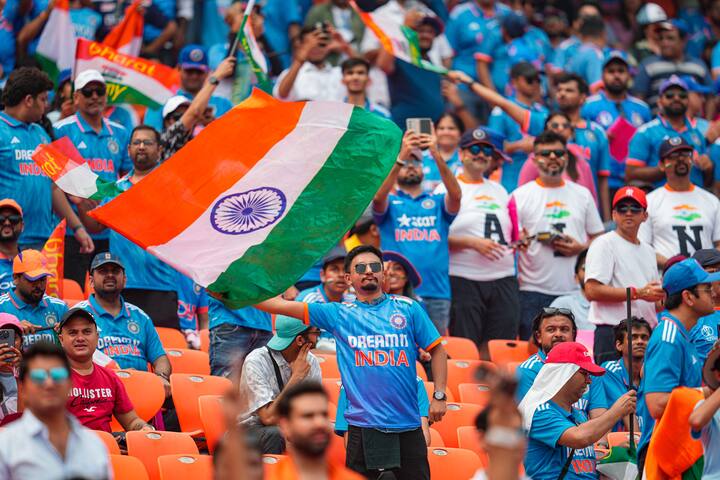 भारत आणि पाकिस्तान (IND vs PAK) यांच्यात आज विश्वचषक 2023 चा महामुकाबला खेळवला जात आहे. अहमदाबादच्या (Ahmedabad) नरेंद्र मोदी स्टेडियमवर (Narendra Modi Stadium) हा सामना रंगत आहे.