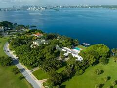 Jeff Bezos Billionaire Bunker: जेफ बेजोस का ‘बिलेनियर बंकर’ वाला नया घर, खरीदने में ही खर्च हो गए 660 करोड़, देखें तस्वीरें