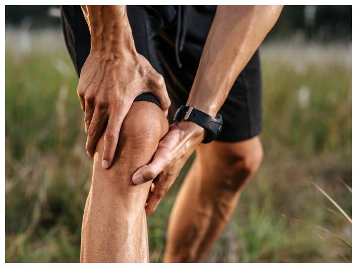 हड्डियों और जोड़ो में दर्द वाले मरीजों को फैटी फिश का सेवन करना चाहिए क्योंकि इसमें ओमेगा-3 फैटी एसिड होता है जो जोड़ों के दर्द और सूजन को कम करने में मदद करता है