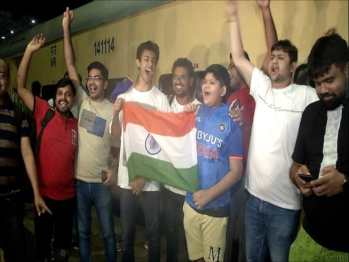 भारत पाकिस्तान सामना हा भारतीय टिंब जिंकेल अशी अपेक्षा क्रिकेट प्रेमींमध्ये निर्माण होते, त्यामुळे आज भारत पाकिस्तान या सामन्याकडे संपूर्ण जगाचं लक्ष वेधलं आहे.