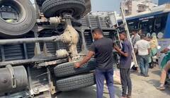 Pune Accident news : नवले पुलाजवळ पुन्हा अपघात, मालवाहतूक करणारा ट्रक पलटी