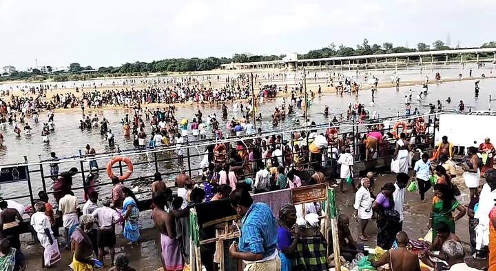 Devotees offered pooja in the Cauvery river bank in Trichy as well at Amma Mandapam in Srirangam (Credit: ABP Nadu)