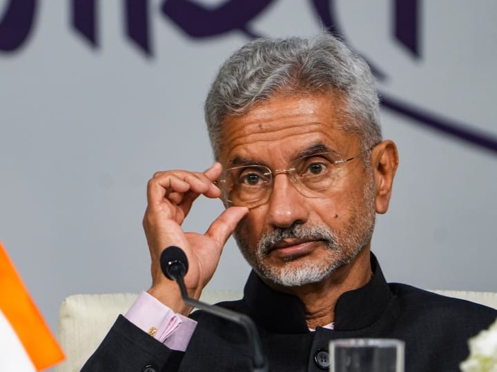 india canada tensions s jaishankar on canada visa service resume if indian diplomates safe India-Canada Tensions : भारत कॅनडावरील व्हिसा बंदी मागे घेणार? परराष्ट्र मंत्र्यांनी स्पष्टच सांगितलं