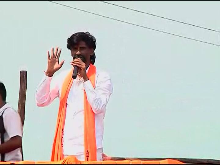 100 एकरच्या मैदानात मनोज जरांगेंची सभा आयोजित करण्यात आली होती.