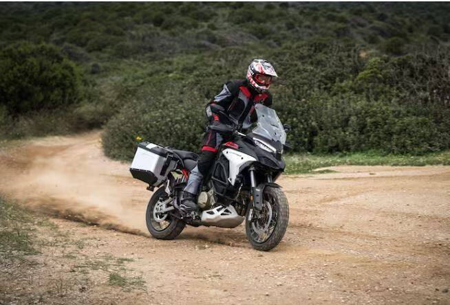 ਘਰੇਲੂ ਬਾਜ਼ਾਰ ਵਿੱਚ, ਇਹ ਬਾਈਕ KTM 1290 Super Adventure S/R, Harley Davidson Pan America ਅਤੇ BMW R 1250 GS ਐਡਵੈਂਚਰ ਵਰਗੀਆਂ ਸਪੋਰਟਸ ਬਾਈਕਸ ਨਾਲ ਮੁਕਾਬਲਾ ਕਰਦੀ ਹੈ।