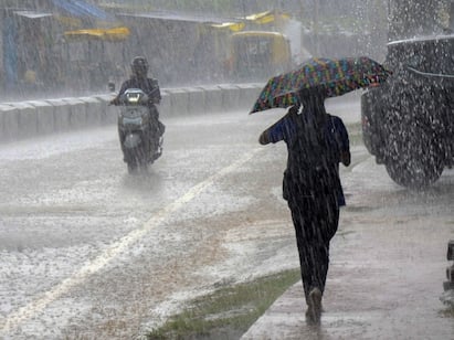 Chance of heavy rain in 14 districts of Tamil Nadu today - Weather report Weather Report: மக்களே வெளிய கெளம்பறீங்களா..! தமிழ்நாட்டில் 14 மாவட்டங்களில் இன்று கனமழைக்கு வாய்ப்பு- வானிலை அறிக்கை