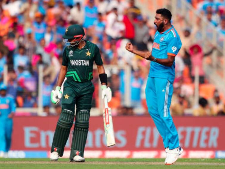 ind vs pak Mohammed Siraj Bamboozles Babar Azam In The World Cup 2023 Clash Between India and Pakistan. WATCH Mohammed Siraj Bamboozles Babar Azam In The World Cup 2023 Clash Between India and Pakistan. WATCH