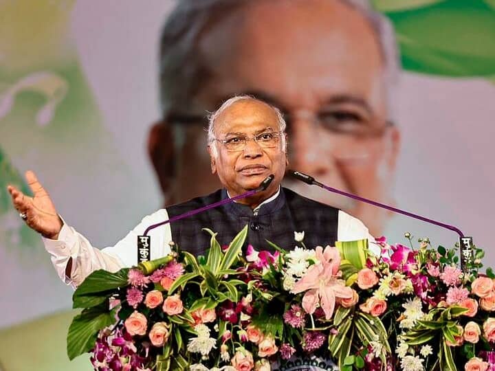 Rajasthan Election 2023: बारां से कांग्रेस करेगी चुनावी शंखनाद, मल्लिकार्जुन खरगे और CM गहलोत समेत कई नेता होंगे शामिल Rajasthan Assembly Elections 2023 Mallikarjun Kharge and CM Ashok Gehlot many leaders will participate in program Of Baran Rajasthan Election 2023: बारां से कांग्रेस करेगी चुनावी शंखनाद, मल्लिकार्जुन खरगे और CM गहलोत समेत कई नेता होंगे शामिल