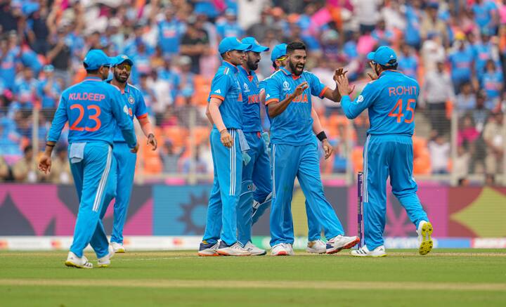 आधी गोलंदाजांनी भेदक मारा करत पाकिस्तानला 191 धावांत रोखले.