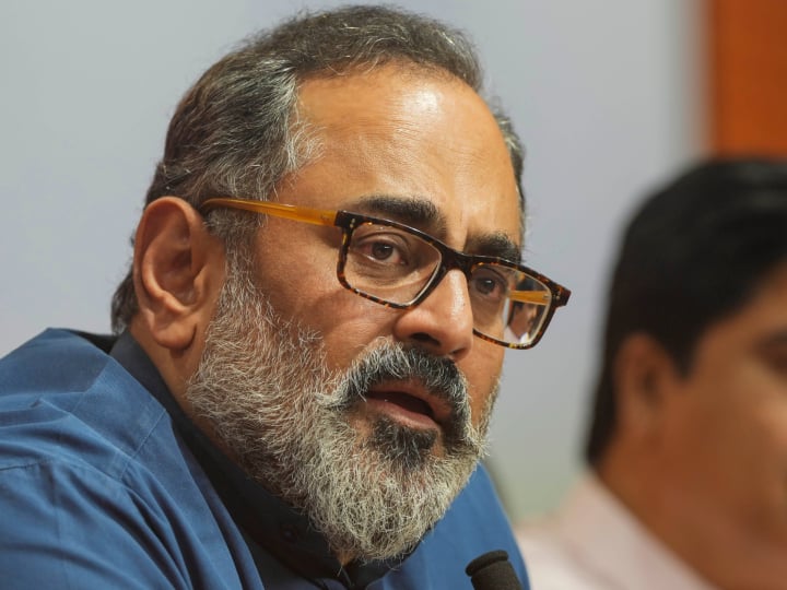 'कर्नाटक को चुनाव के लिए फंड जुटाने का ATM मानती है कांग्रेस', ठेकेदार से करोड़ों रुपये जब्त होने पर बोले केंद्रीय मंत्री राजीव चंद्रशेखर Rajeev Chandrasekhar links 42 crore cash recovery to Congress In Karnataka 'कर्नाटक को चुनाव के लिए फंड जुटाने का ATM मानती है कांग्रेस', ठेकेदार से करोड़ों रुपये जब्त होने पर बोले केंद्रीय मंत्री राजीव चंद्रशेखर