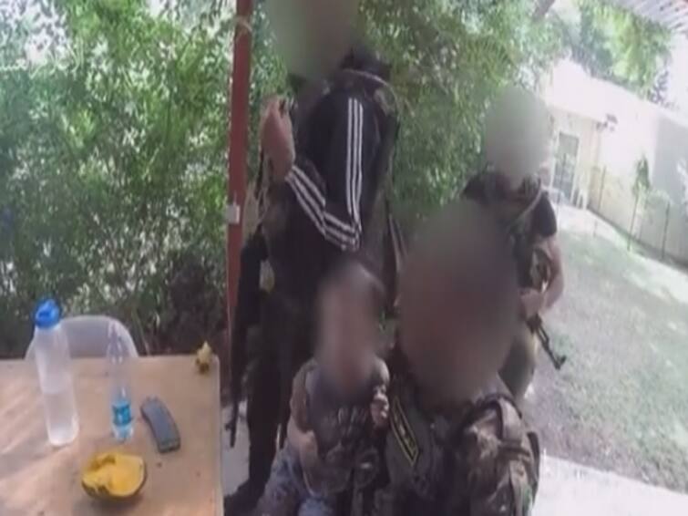 Israel War Infant In Pram Rifles In Hand Hamas Video Of Babies Taken From Israel Israel War: கதறி அழும் கை குழந்தைகள்; பிணை கைதிகளாக வைத்திருக்கும் ஹமாஸ் அமைப்பினர்? உண்மையா?