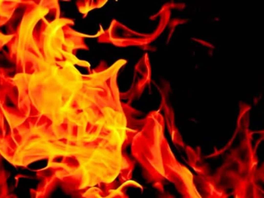 Severe fire accident in sangareddy and fire accident in imperial plaza apartment Fire Accident: భారీ అగ్నిప్రమాదాలు -  రియాక్టర్లు పేలి కార్మికులకు తీవ్ర గాయాలు, మరో ఘటనలో అపార్ట్ మెంట్ లో మంటలు