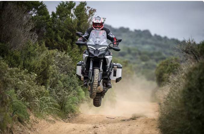 ਇਹ ਬਾਈਕ 1158cc ਲਿਕਵਿਡ ਕੂਲਡ V4 ਇੰਜਣ ਨਾਲ ਲੈਸ ਹੈ, ਜੋ 170hp ਦੀ ਪਾਵਰ ਅਤੇ 125NM ਟਾਰਕ ਪੈਦਾ ਕਰਦੀ ਹੈ। ਨਾਲ ਹੀ 6 ਸਪੀਡ ਗਿਅਰਬਾਕਸ ਵੀ ਉਪਲੱਬਧ ਹੈ।