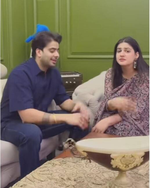 ਹਾਲ ਹੀ 'ਚ ਔਲਖ ਦਾ ਗਾਣਾ 'ਇਨਾਮ' ਰਿਲੀਜ਼ ਹੋਇਆ ਸੀ, ਜਿਸ ਦੀ ਵਜ੍ਹਾ ਕਰਕੇ ਉਹ ਕਾਫੀ ਲਾਈਮਲਾਈਟ ;ਚ ਰਿਹਾ ਸੀ। ਖੈਰ, ਇਹ ਖਬਰ ਮਨਕੀਰਤ ਦੇ ਗਾਣੇ ਬਾਰੇ ਨਹੀਂ, ਬਲਕਿ ਉਸ ਵੀਡੀਓ ਬਾਰੇ ਹੈ, ਜਿਸ ਦੀ ਵਜ੍ਹਾ ਕਰਕੇ ਗਾਇਕ ਚਰਚਾ 'ਚ ਘਿਰ ਗਿਆ ਹੈ।