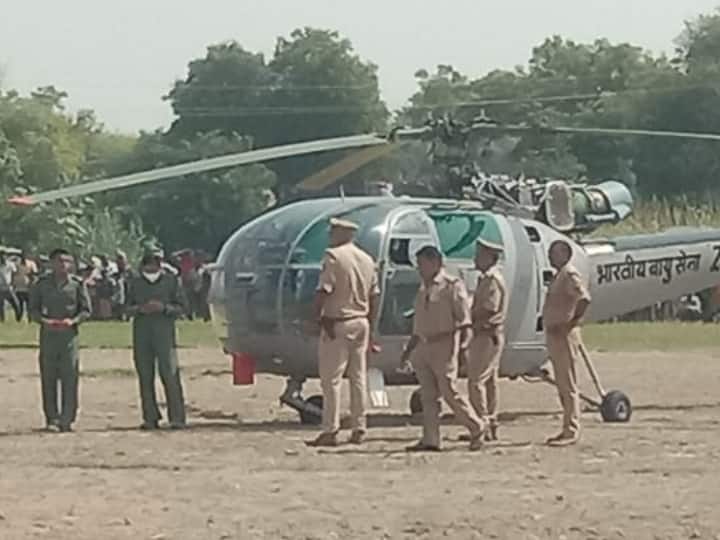 Prayagraj Indian Air Force helicopter Chetak Emergency Landing due to technical fault in field ANN Helicopter Emergency Landing: वायुसेना के हेलीकॉप्टर चेतक में तकनीकी खामी, प्रयागराज के होलागढ़ में हुई इमरजेंसी लैंडिंग