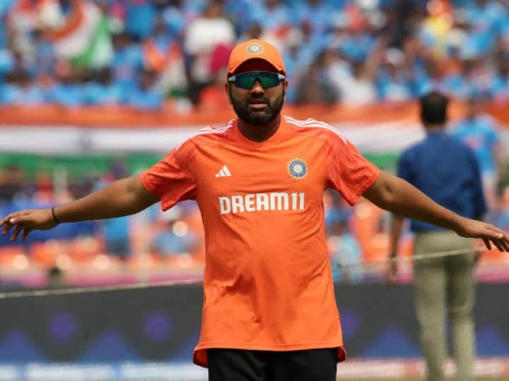 IND vs PAK, World Cup 2023 Rohit Sharma fans cheers him and said 5 rupye ki Pepsi rohit bhai sexy video viral in social media IND vs PAK: मैच से पहले रोहित को लेकर लगे दिलचस्प नारे, फैन्स ने कहा- 5 रुपये की पेप्सी...
