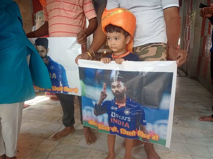 पटना में क्रिकेट प्रेमियों ने बताया कि जिस तरह पहले भारतीय टीम ने पाकिस्तान को हराने का काम किया है आज भी उसी तरह भारत  पाकिस्तान को धूल चटाने का काम करेंगे और हम लोग आज रात में होली-दिवाली एक साथ मनाएंगे.