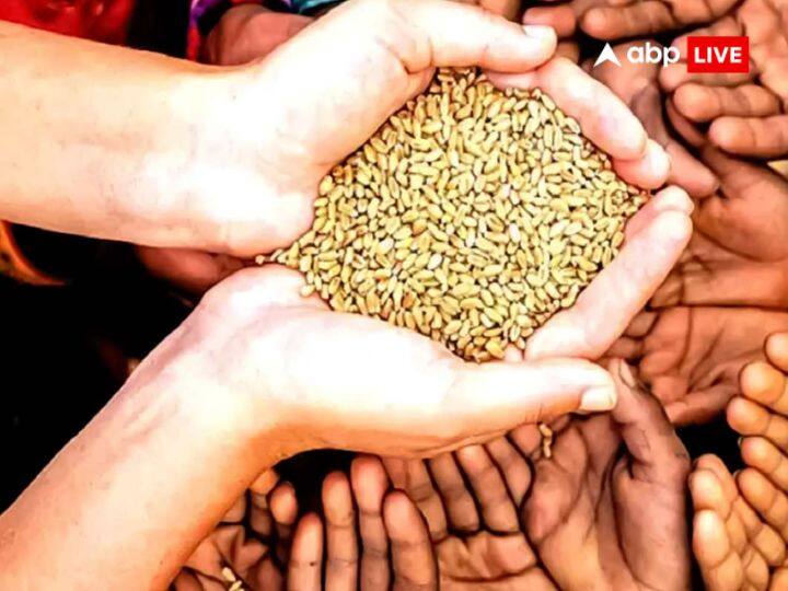 सूर्य ग्रहण समाप्त होने के बाद आप गरीब और जरूरतमंदों को गेहूं, चना, लाल वस्त्र, नमक, गुड़, रूई आदि जैसी चीजों का दान कर सकते हैं.