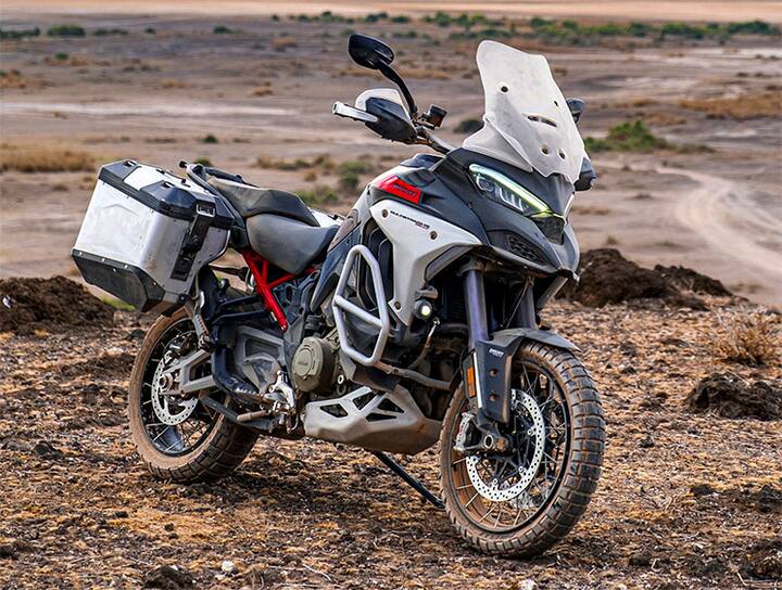 डुकाटी मल्टीस्ट्राडा वी4 रैली बाइक में को भारत में 29.72 लाख रुपए से 30.03 लाख रुपए एक्स-शोरूम कीमत पर खरीदा जा सकता है.