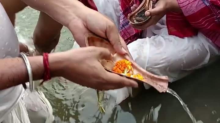 পিতৃপুরুষ-মাতৃপুরুষদের এই সমাবেশটুকু যে মহান আবাস বা আলয় তৈরী করে দেয়। সেটাই মহালয়া অর্থাৎ মহালয়া তিথি। আর মহালয়া তিথির সবচেয়ে বড়ো বিশেষত্ব হল তর্পণ। এটা পিতৃপক্ষের শেষ দিন এবং এই তিথির আসল স্বরূপ হল অমাবস্যা।