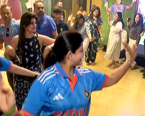 ભારતની જીત બાદ નવરાત્રિ પહેલા ગરબે રમી ગુજરાતીની યુવતીઓ