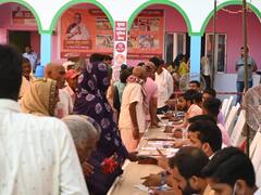 राजेश सिंह दयाल फाउंडेशन ने सलेमपुर में दूसरी बार लगाया हेल्थ कैम्प, मरीजों को दीं मुफ्त दवाएं