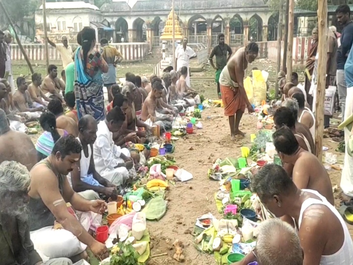 வறண்டு போன காவிரி; தர்ப்பணம் கொடுக்க முடியாமல் தவித்த பக்தர்கள் - மயிலாடுதுறையில் அவலம்