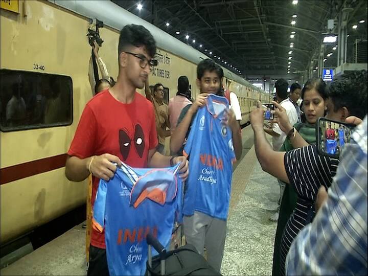 भारत विरुद्ध पाकिस्तान सामन्याचा उत्साह सर्व क्रिकेटप्रेमींमध्ये दिसून येत आहे.