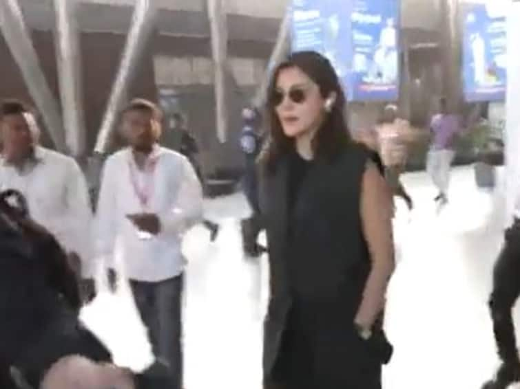 Anushka Sharma In Ahmedabad For IND Vs Pak, World Cup 2023 Match Amid Pregnancy Rumours Anushka Sharma In Ahmedabad For IND Vs Pak, World Cup 2023 Match Amid Pregnancy Rumours