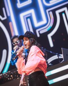 Andrea Jeremiah Photos : ஐரோப்பாவை இசை மழையில் நனைய வைத்த ஆண்ட்ரியா!