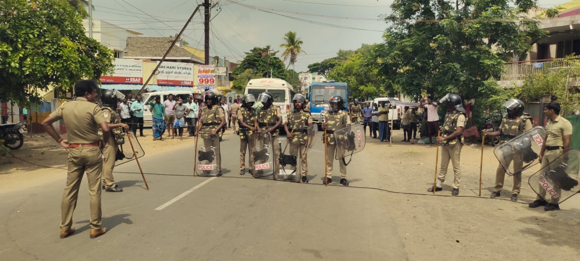 கடலூரில் விபத்தில் மாணவர் உயிரிழந்த விவகாரம்: மாணவர்கள் சாலையில் குவிந்ததால் பரபரப்பு