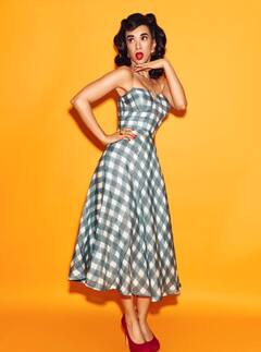 Saba Azad से लेकर ऐश्वर्या राय तक, जब खराब रैंप वॉक करने पर ट्रोल्स के निशाने पर आईं बॉलीवुड के ये एक्ट्रेसेस