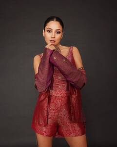 Shehnaaz Photos: ઇન્ડો-વેસ્ટર્ન આઉટફિટમાં પંજાબી કુડી શહેનાઝ ગીલે બતાવ્યો ગ્લેમરસ અવતાર, હૉટનેસ જોઇ ફેન્સ ઘાયલ