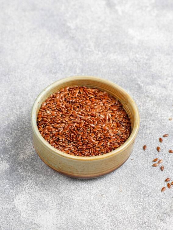 इन लोगों को नहीं खाने चाहिए अलसी के बीज