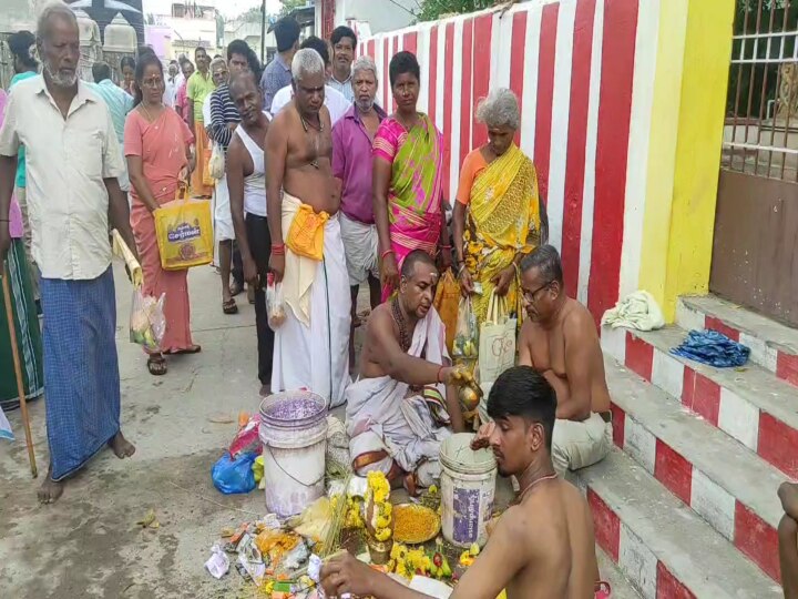 Mahalaya Amavasya 2023: காஞ்சிபுரத்தில் முன்னோர்களுக்கு தர்ப்பணம் கொடுக்க கோயில் குவிந்த மக்கள்