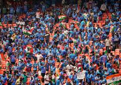 IND vs PAK, World Cup 2023 : इंडिया... इंडियानं दुमदुमलं नरेंद्र मोदी स्टेडियम, पाकिस्तानला भरली धडकी, चोहीकडे रोहित सेनेचाच जयघोष